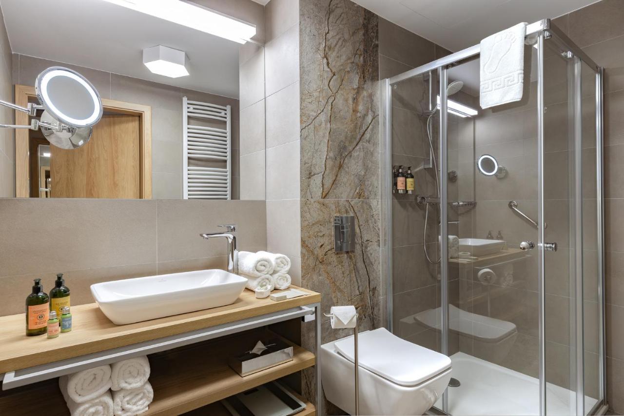 Platinum Mountain Hotel&Spa Szklarska Poręba Exteriör bild A modern bathroom