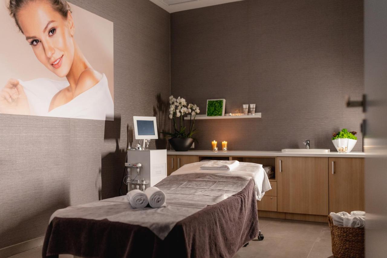 Platinum Mountain Hotel&Spa Szklarska Poręba Exteriör bild A treatment room at a medical spa