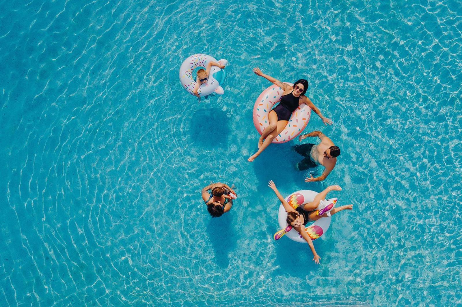Platinum Mountain Hotel&Spa Szklarska Poręba Exteriör bild Aerial view of people floating on inner tubes in a swimming pool