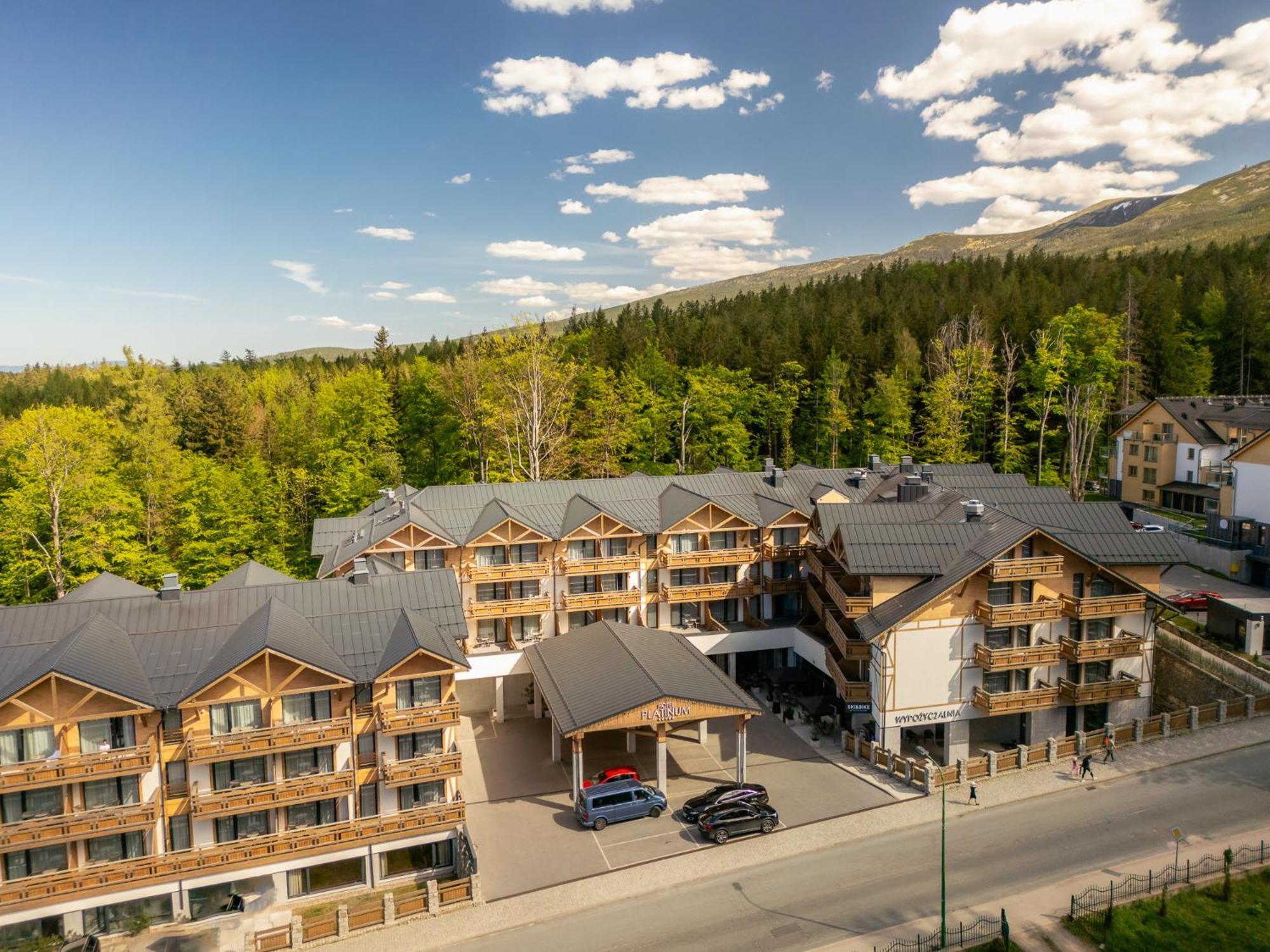 Platinum Mountain Hotel&Spa Szklarska Poręba Exteriör bild View of the village