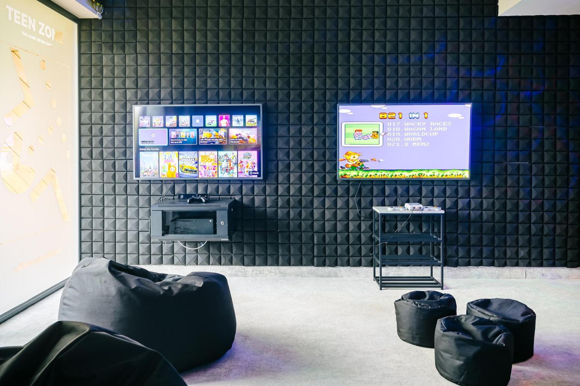 Platinum Mountain Hotel&Spa Szklarska Poręba Exteriör bild The Xbox Game Lounge at the 2019 Consumer Electronics Show